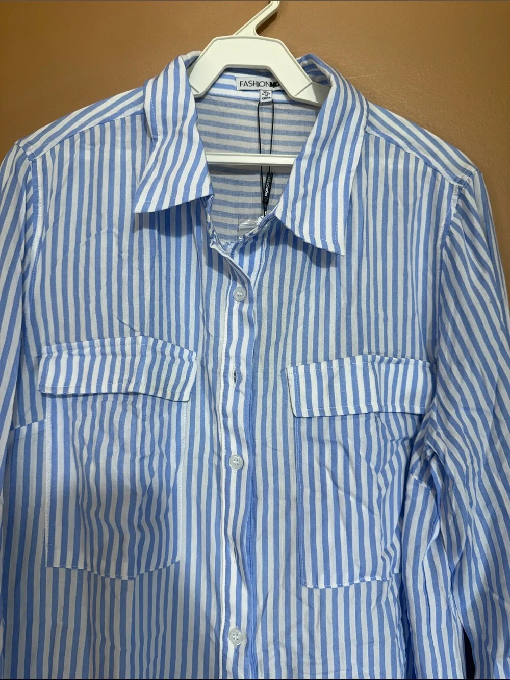 Fashion Nova XL white blue stripe down button up NWT - Picture 2 of 4